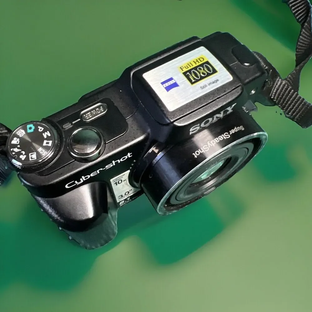 Sony CyberShot DSC-H10 8.1 MP Digital Still Camera Black Tested - No Charger